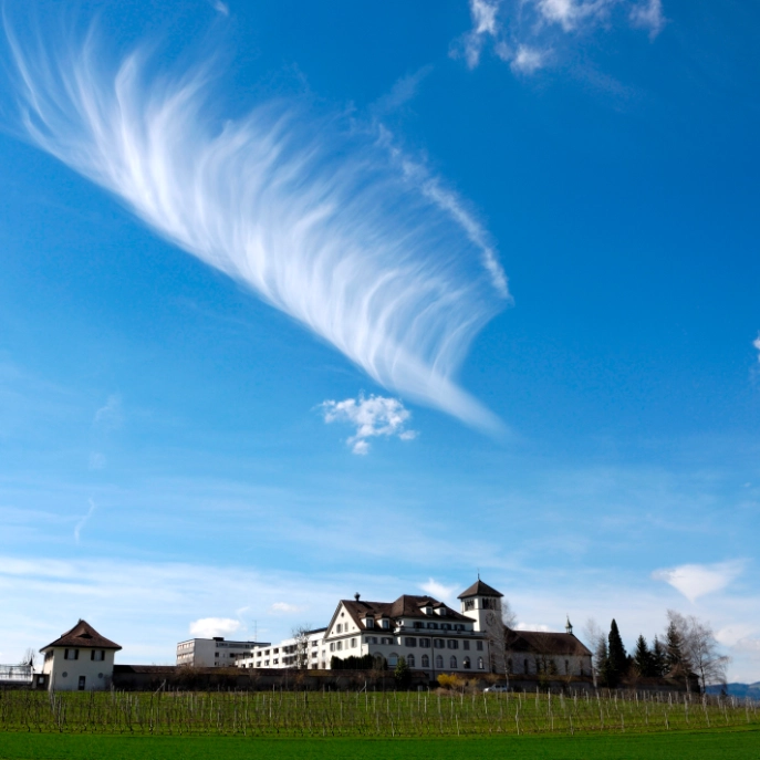 Kloster Heiligkreuz mit Wolke