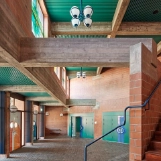 Schulhaus Röhrliberg Eingangsbereich Aula