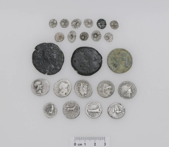 Foto der römischen und keltischen Münzen