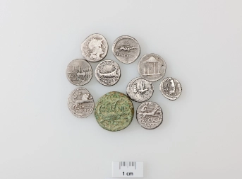 Antike Münzen mit Abbildern