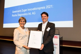 Silvia Thalmann-Gut hat den Preis anlässlich des Zuger Innovationstags am 22. September überreicht.