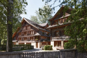 Bild 3: Die Bossard Schule im Dorfzentrum von Unterägeri wurde 1896 als Kinderkurhaus gegründet und 1928-31 umgebaut und erweitert. Foto: Bossard Schule, Unterägeri