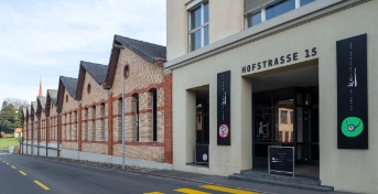 Bild 8: Das Museum für Urgeschichte(n) bietet Führungen zur «Landis & Gyr» an und präsentiert einen Film von 1921 sowie historische Fotos. Foto: Dominique Batschelet, Museum für Urgeschichte(n) Zug