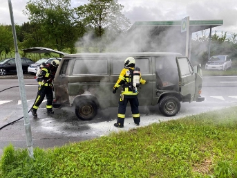 Feuerwehreinsatz wegen brennendem Fahrzeug