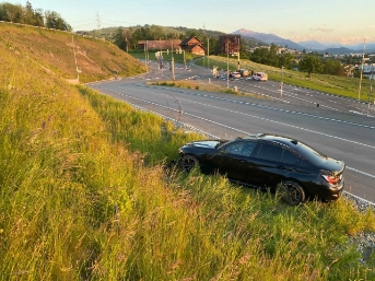 Bei Selbstunfall Hydrant umgefahren