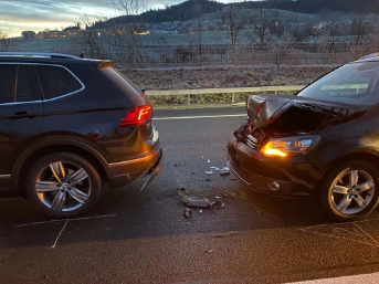 Unfallserie im Morgenverkehr - Bild 1 - Auffahrunfall Autobahn A14