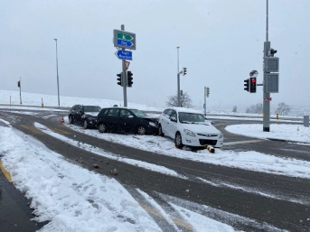 Wintereinbruch sorgt für Verkehrsunfälle_Unfallstelle Margel Baar - Bild 2