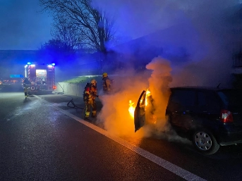 Fahrzeugbrand auf der Autobahn - Bild 1