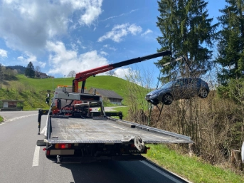 Alkoholisiert von der Strasse abgekommen - Bild 1
