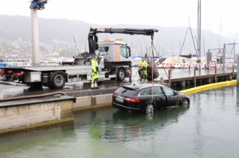 Jaguar versinkt im Zugersee