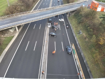 Verkehrsunfall mit mehreren Fahrzeugen 