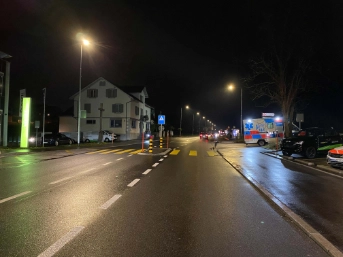 Fussgängerin angefahren - Unfallverursacher/in flüchtet