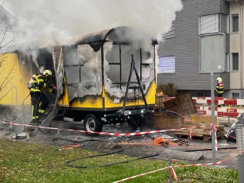 Baustellenwagen vollständig ausgebrannt