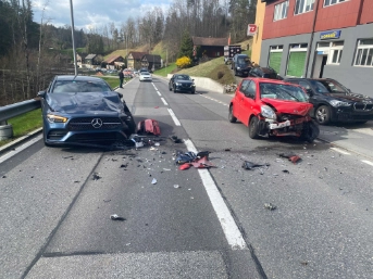 Frontalkollision zwischen zwei Autos