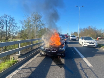 Auto in Flammen