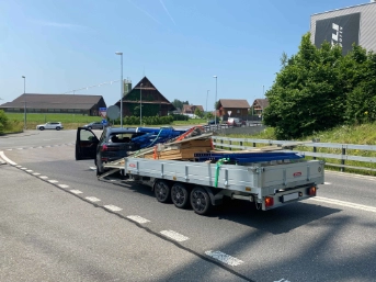 Ladung zerschmettert Heckscheibe