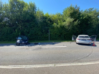 Seitlich-frontale Kollision zwischen zwei Autos